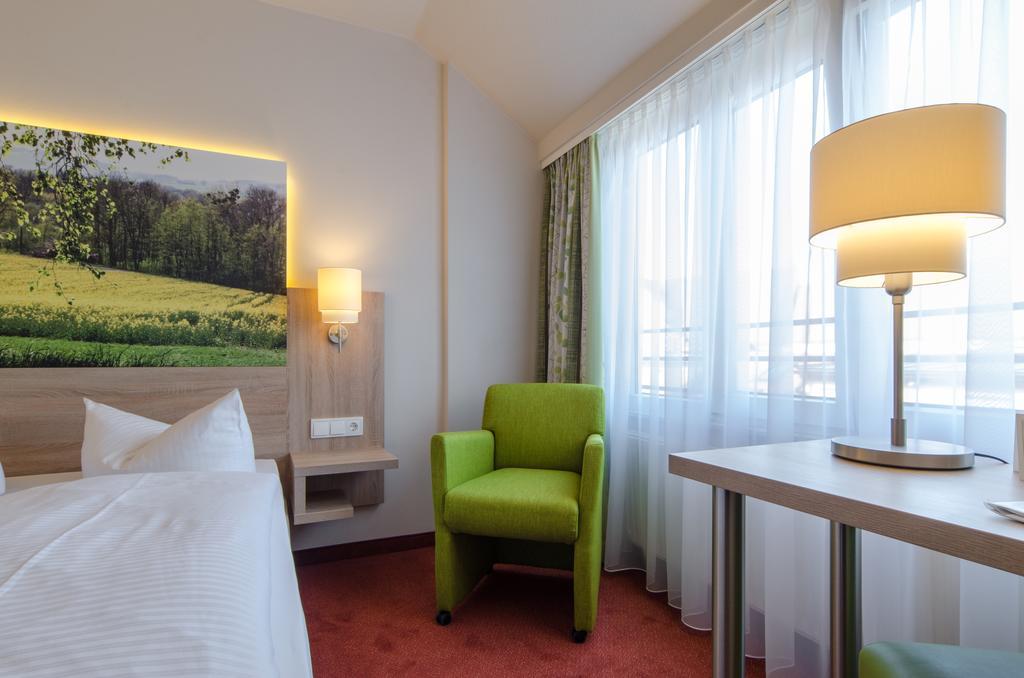 Standard Room Queen-Size Bed